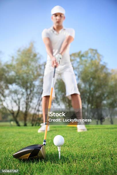 Photo libre de droit de Homme Sur Le Terrain De Golf banque d'images et plus d'images libres de droit de Activité - Activité, Adulte, Balle de golf