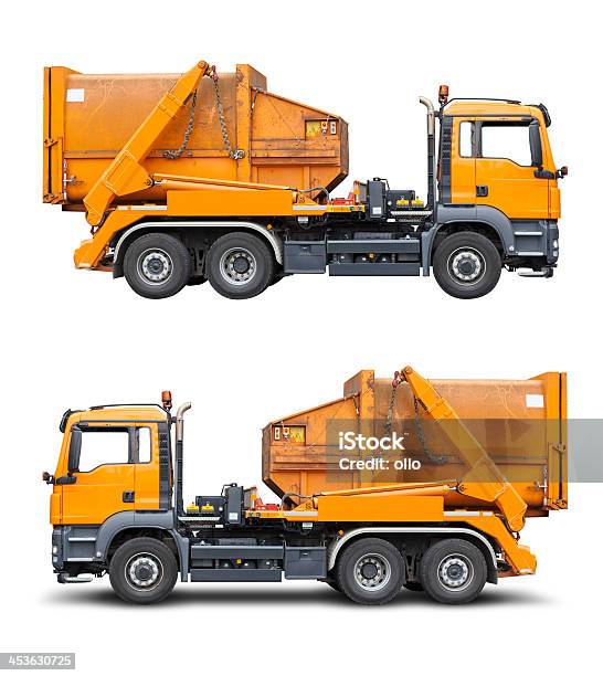 ゴミ収集車白で分離クリッピングパス - ゴミ収集車のストックフォトや画像を多数ご用意 - ゴミ収集車, 横からの視点, オレンジ色