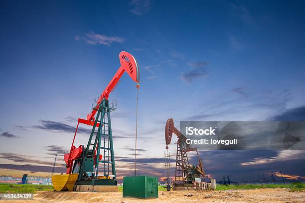 Öl Pumpen Stockfoto und mehr Bilder von Erdöl - Erdöl, Benzin, Erdgas