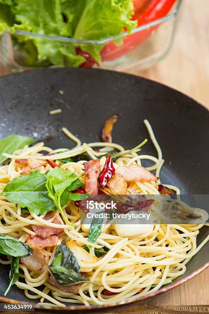 Spaghetti Z Bekonem - zdjęcia stockowe i więcej obrazów Bekon - Bekon, Bez ludzi, Czerwona papryka chili