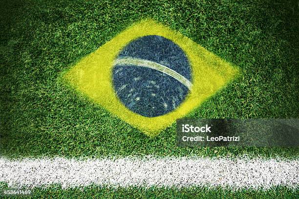 Brasil Bandera Impreso En Un Campo De Fútbol Foto de stock y más banco de imágenes de 2014 - 2014, Acontecimiento, Aire libre