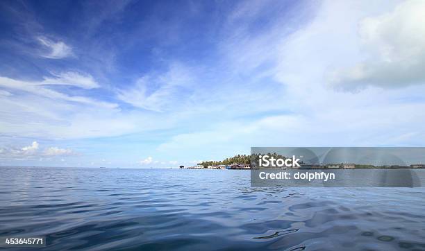 Isola Con Splendida Cielo - Fotografie stock e altre immagini di Albero - Albero, Albero tropicale, Ambientazione esterna