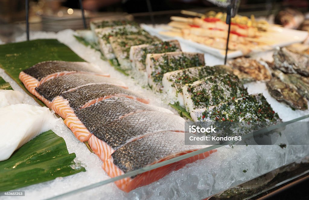 Рыба стейки на рынок» - Стоковые фото Рыба роялти-фри