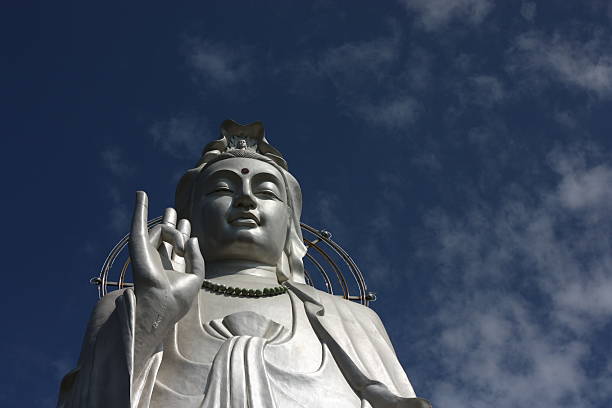 statue du dieu kannon - royal observatory photos et images de collection