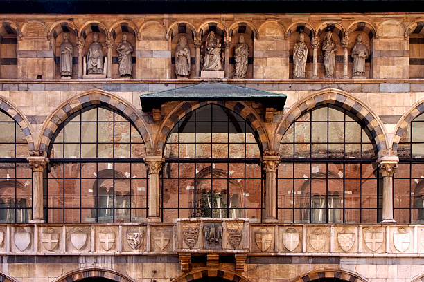 reflex of piazza dei mercanti castle brick  old brown and window reflex of piazza dei mercanti milan spotted eagle stock pictures, royalty-free photos & images