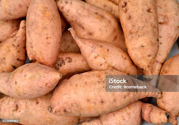 Foto de Batatadoce e mais fotos de stock de Alimentação Saudável - Alimentação Saudável, Batata - Tubérculo, Batata Doce