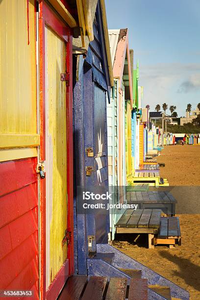 Brighton Si Bagna Caselle In Una Riga - Fotografie stock e altre immagini di Australia - Australia, Bandiera, Blu