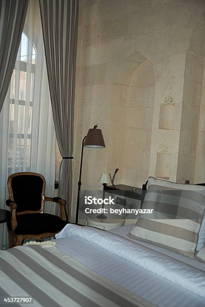 Lujosa Habitación De Hotel Foto de stock y más banco de imágenes de Almohada - Almohada, Beige, Blanco - Color