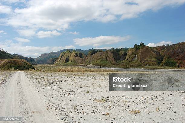 Photo libre de droit de Désert De Sable Route Pinatubo Volcan Philippines banque d'images et plus d'images libres de droit de Asie du Sud-Est