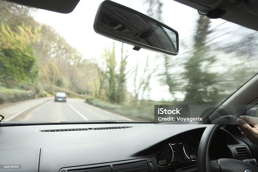 Driver de la mano en el volante del automóvil - Foto de stock de Coche libre de derechos
