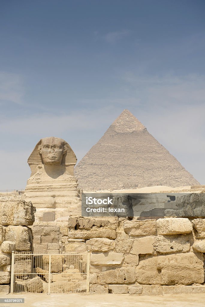 Sfinks i piramidy Khafre - Zbiór zdjęć royalty-free (Archeologia)
