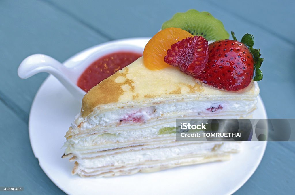 Cheesecake alla fragola - Foto stock royalty-free di Cibi e bevande