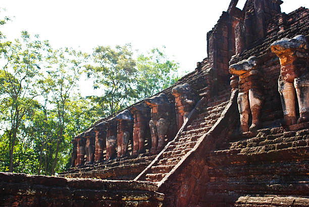 고대 도시 수코타이 태국 - tropical rainforest sukhothai vine sukhothai province 뉴스 사진 이미지