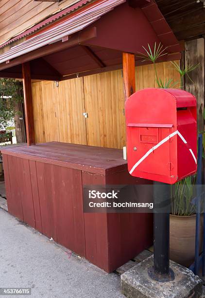 Foto de Postbox e mais fotos de stock de Aço - Aço, Caixa de correio, Caixa de correio pública