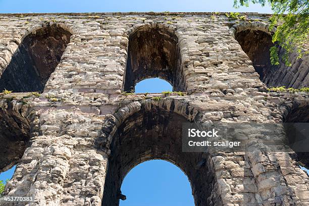 Aqueduto De Valens Em Istambul Turquia - Fotografias de stock e mais imagens de Antigo - Antigo, Aqueduto, Arcaico