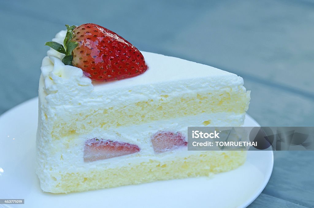 Cheesecake alla fragola - Foto stock royalty-free di Cibi e bevande