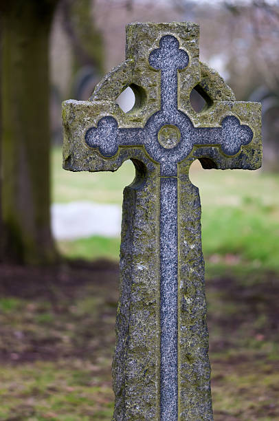 istock Tombstone - Victorian stone cross in a old cemetery 453771697