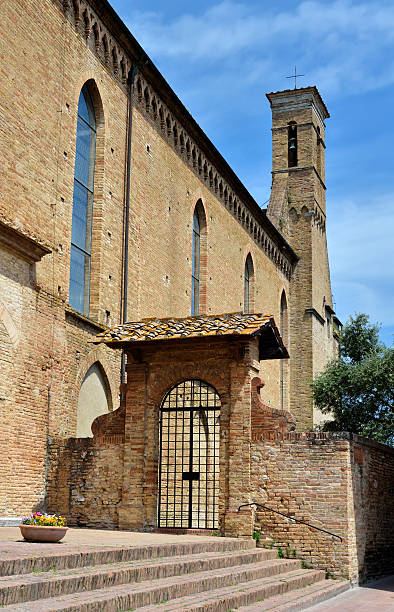 istock Saint Augustine church in San Gigmignano, Tuscany 453773513