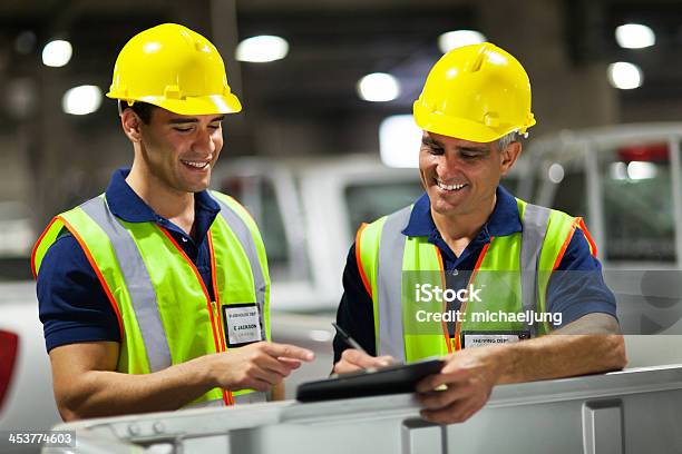 Versand Unternehmen Arbeitnehmer Stockfoto und mehr Bilder von Aktiver Senior - Aktiver Senior, Alter Erwachsener, Arbeit und Beschäftigung