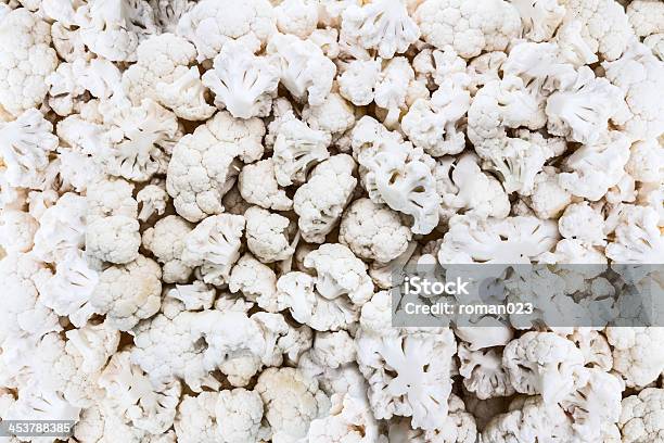 Foto de Couveflor e mais fotos de stock de Branco - Branco, Comida, Cortado em Pedacinhos