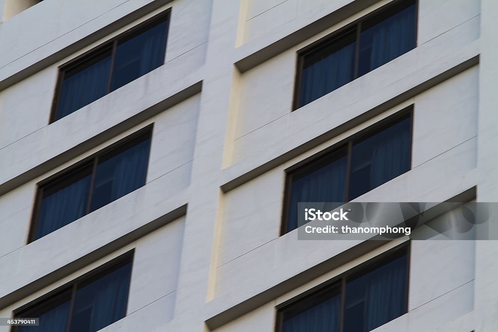 Extérieur du bâtiment de l'hôtel de luxe, avec une architecture moderne - Photo de Appartement libre de droits