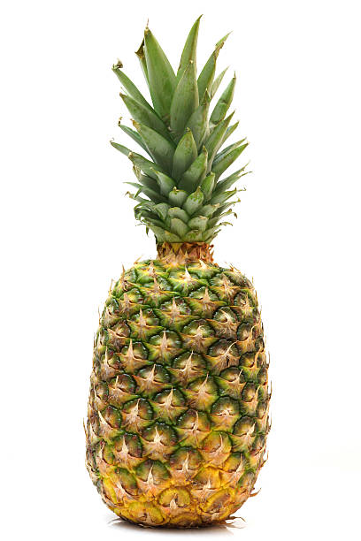 maduro piña aislado sobre fondo blanco - pineapple sour taste full tropical climate fotografías e imágenes de stock