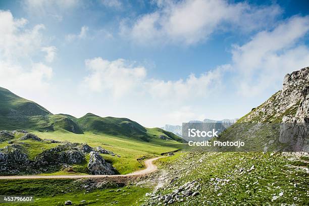 Paesaggio Di Montagna - Fotografie stock e altre immagini di Alpi - Alpi, Alpi Dinariche, Ambientazione esterna