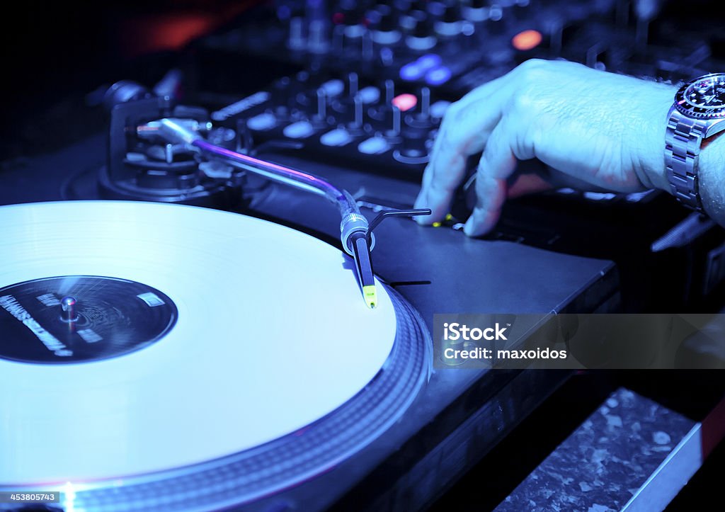 Remixes de DJs na pista - Foto de stock de Arte, Cultura e Espetáculo royalty-free