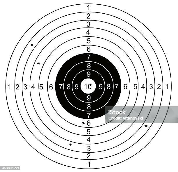 Foto de Batendo A Meta e mais fotos de stock de Alvo - Alvo, Fundo Branco, Arma de Fogo