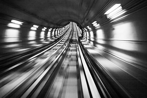 borrosa túnel subterráneo - train tunnel fotografías e imágenes de stock