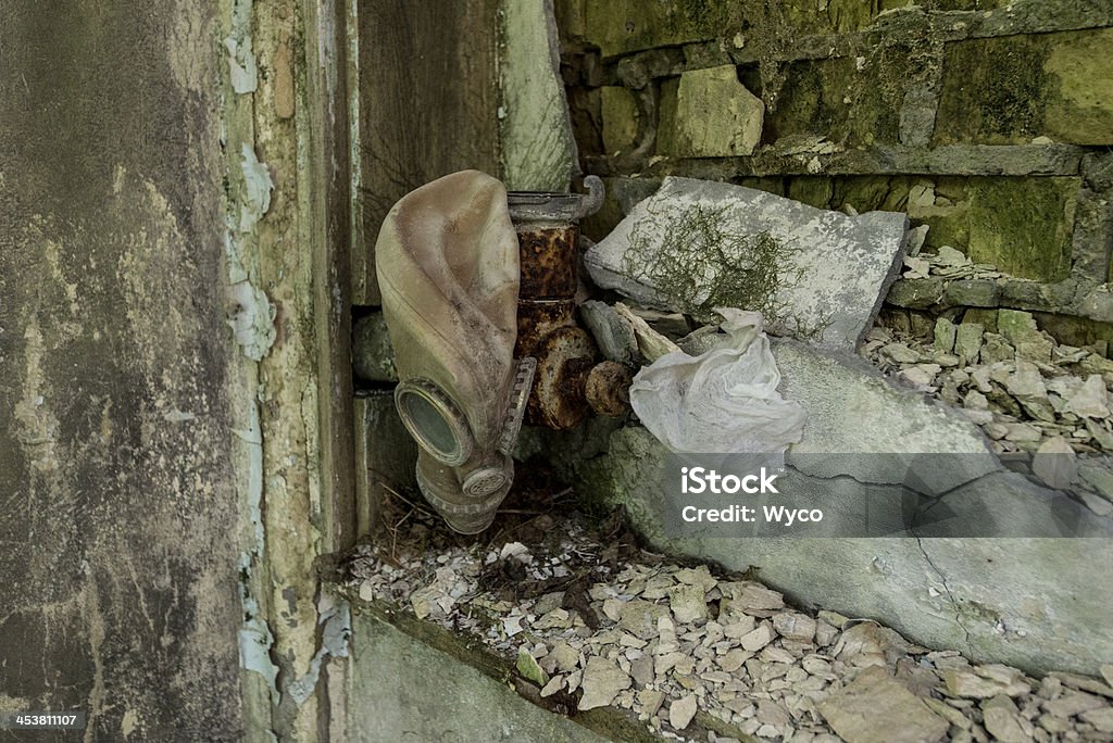 Derelict Espace intérieur d'un bâtiment avec Masque à gaz (Pripyat/Tchernobyl) - Photo de A l'abandon libre de droits