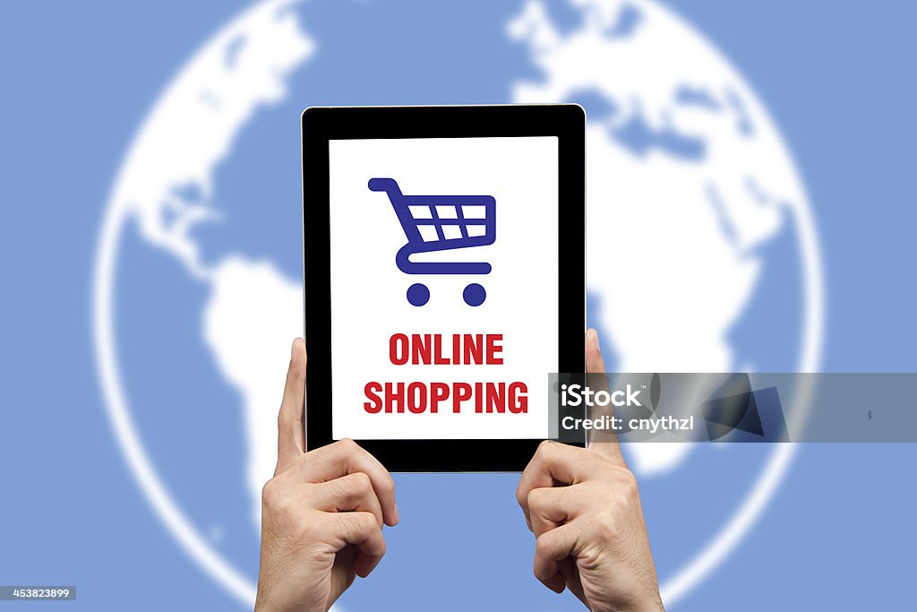 Concetto di shopping online su un Tablet PC schermo - Foto stock royalty-free di Affari