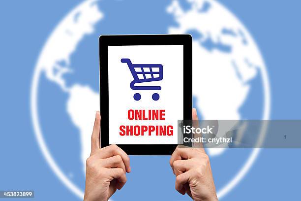 Concetto Di Shopping Online Su Un Tablet Pc Schermo - Fotografie stock e altre immagini di Affari