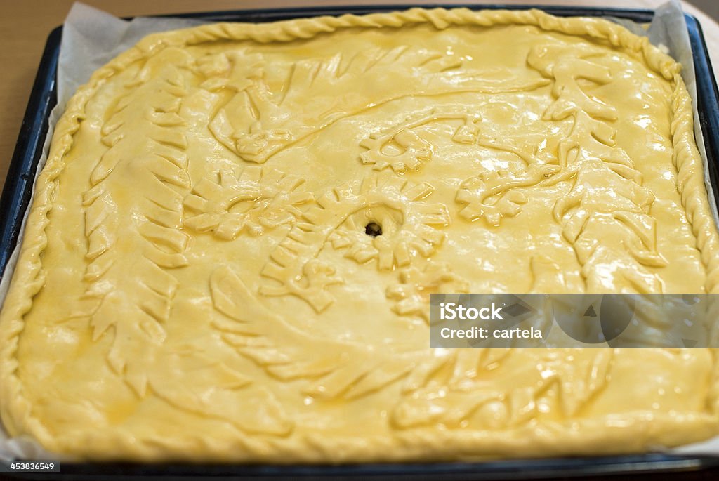 Surowe mięso pie z ziemniaków - Zbiór zdjęć royalty-free (Blacha do pieczenia)