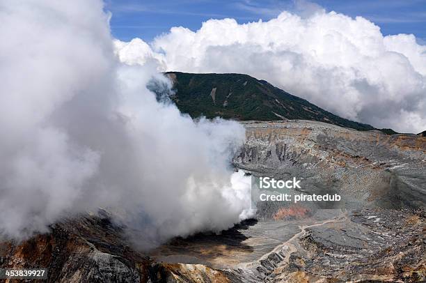 Volcán Poás Foto de stock y más banco de imágenes de Agua - Agua, Aire libre, Animal