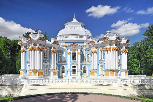 pavilion hermitage in tsarskoe scritta. san pietroburgo, russia - palazzo di caterina foto e immagini stock