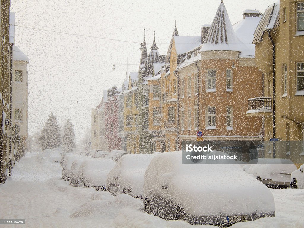 Neve na cidade - Foto de stock de Cidade pequena royalty-free