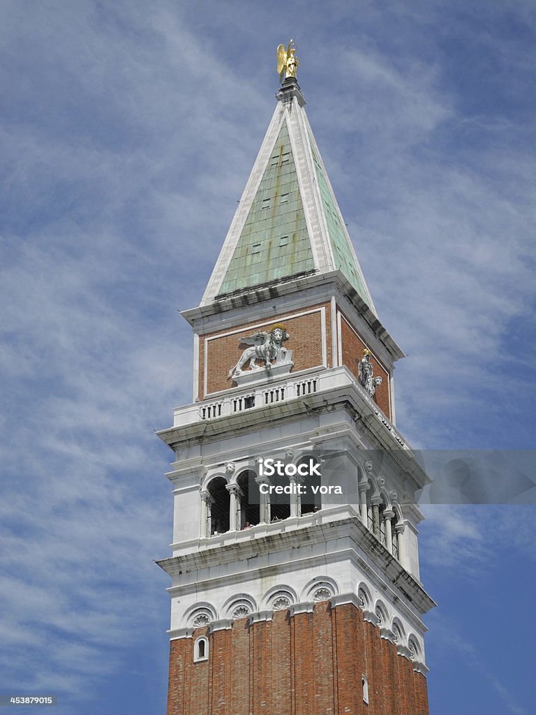 ベニスはサンマルコの鐘楼 - イタリアのロイヤリティフリーストックフォト