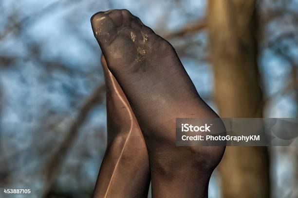 Sexy Füße Stockfoto und mehr Bilder von Auf den Zehenspitzen - Auf den Zehenspitzen, Barfuß, Begehren