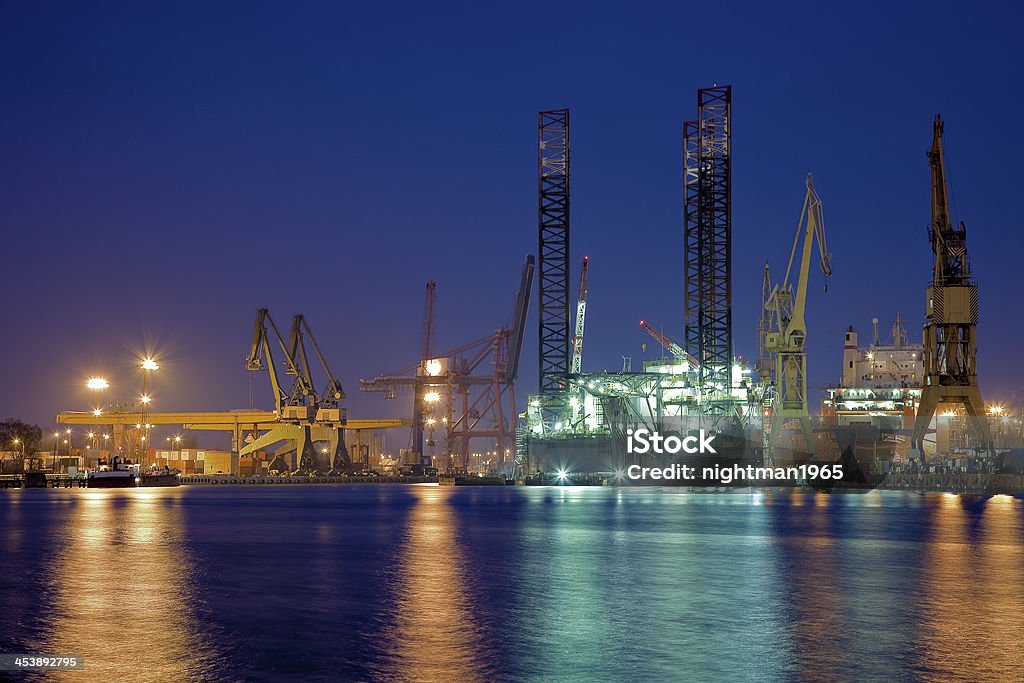 Plataforma petrolífera en el yards - Foto de stock de Acero libre de derechos