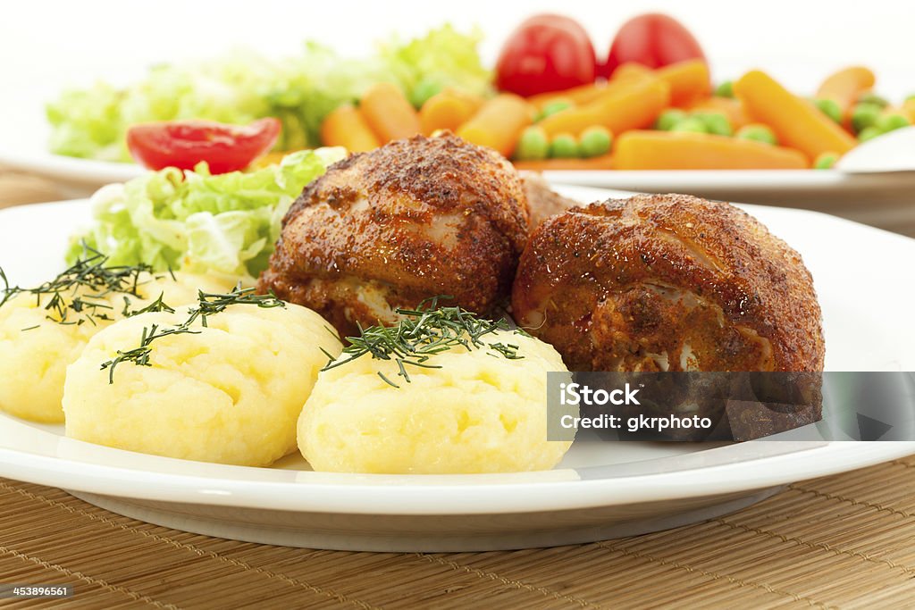 Roasted chicken legs with mashed potatoes Roasted chicken legs with mashed potatoes and steamed vegetables served with salad vinaigrette clearing Cabbage Stock Photo