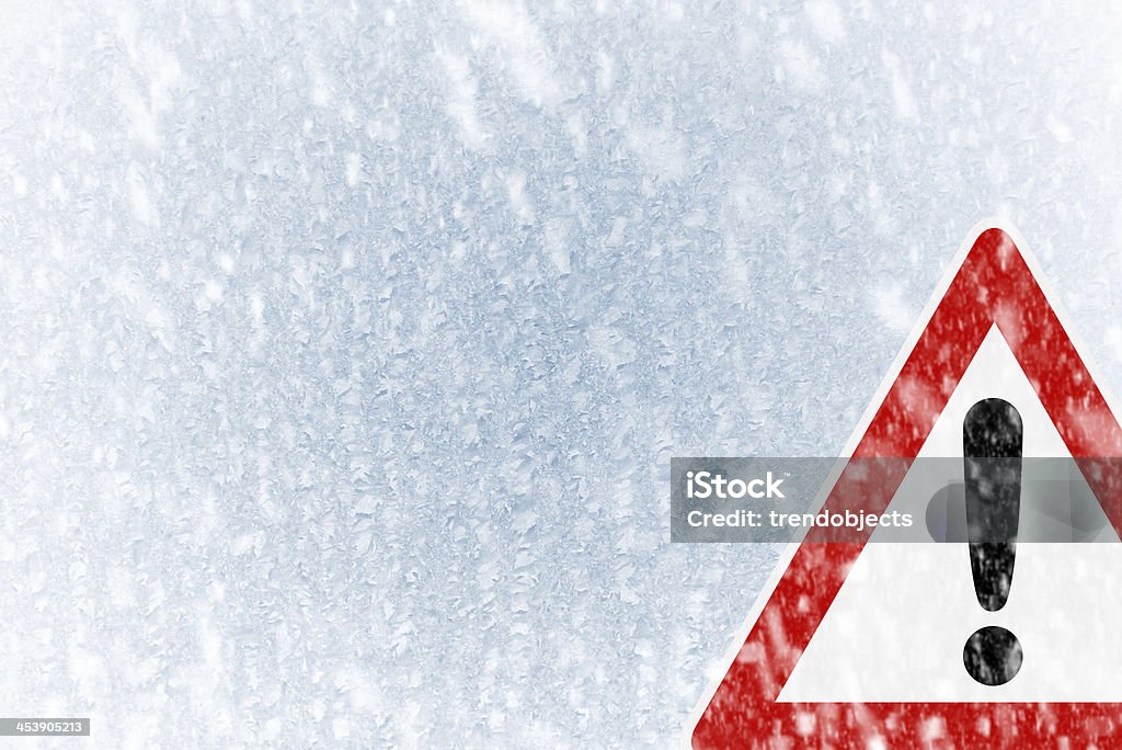 冬のゴルフ練習場-ice カバーフロントガラス、コピースペース付き - 警戒のロイヤリティフリーストックフォト