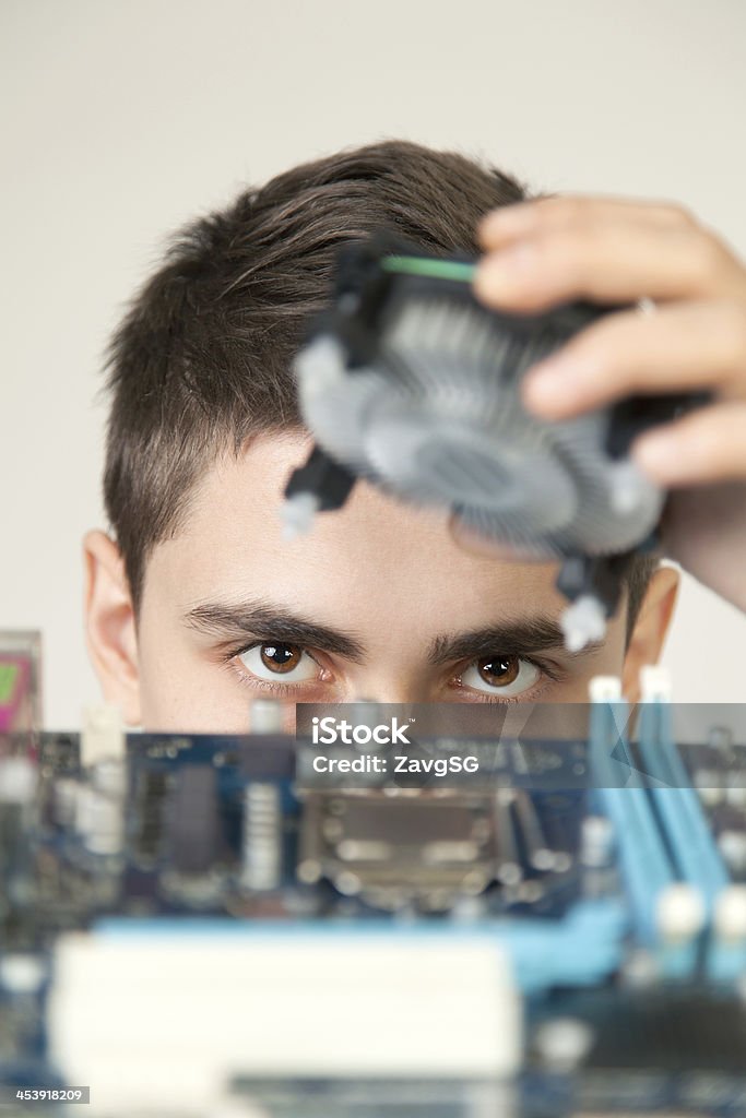 Jovem engenheiro de computação - Foto de stock de Adulto royalty-free