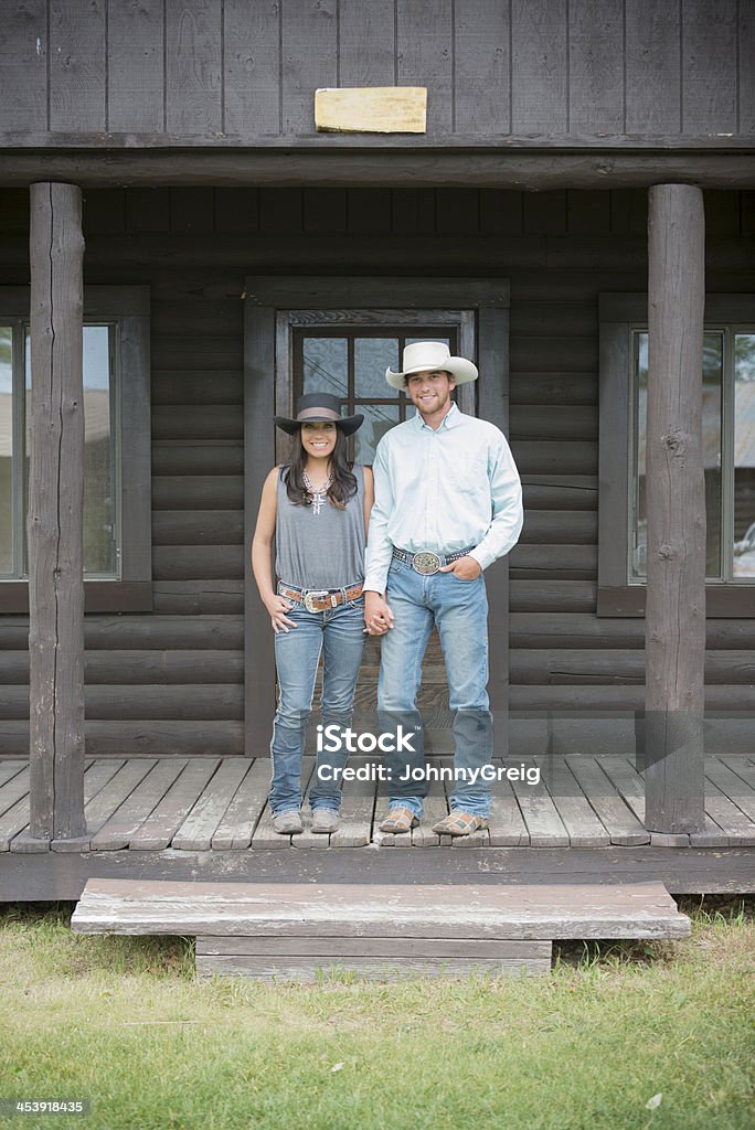 Jovem Casal na varanda do oeste americano - Royalty-free Vaqueiro Foto de stock