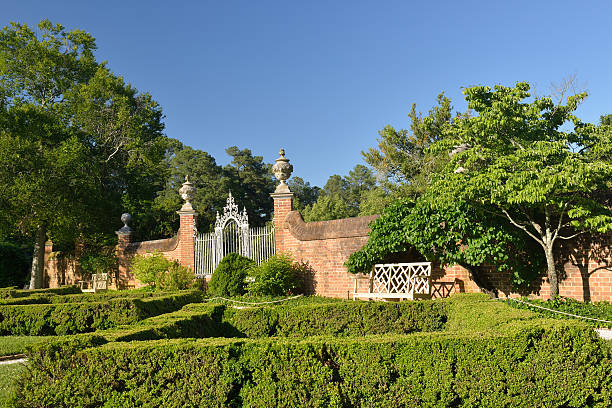 Garden at Governor's Palace Garden at Governor's Palace in Williamsburg, Virginia, USA governor's palace williamsburg stock pictures, royalty-free photos & images