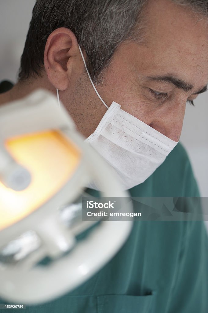 인물 숫나사 치과 수술 ㅁ마스크 입고 - 로열티 프리 거머리 흡혈 스톡 사진