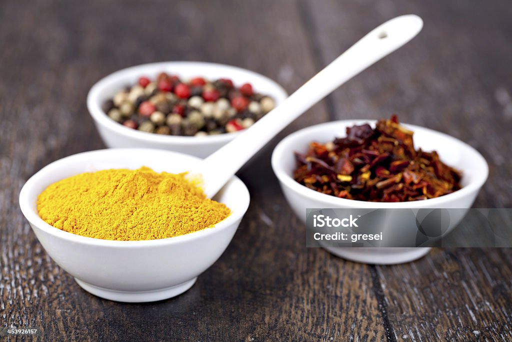 Curry mistura de especiarias, pimentas e páprica - Foto de stock de Amarelo royalty-free