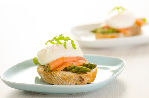 Poached eggs with salmon and asparagus