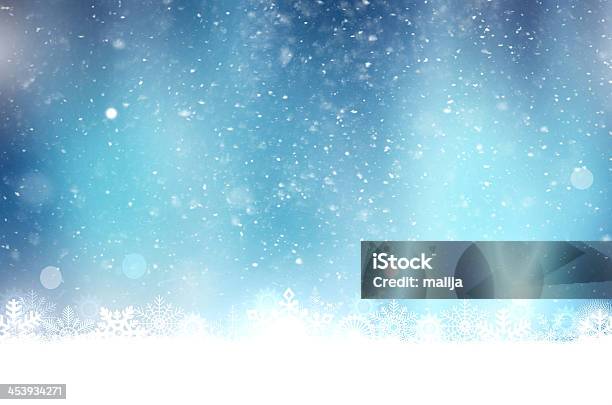 Weihnachten Blauer Hintergrund Mit Schnee Flocken Stockfoto und mehr Bilder von Bildhintergrund - Bildhintergrund, Feiertag, Urlaub