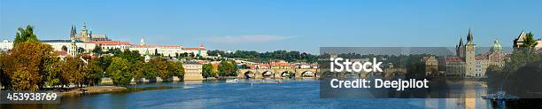 Prag Und Vltava River Und Die Skyline Der Stadt Tschechische Republik Stockfoto und mehr Bilder von Außenaufnahme von Gebäuden